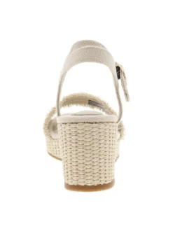 Nu-pieds beiges à talon compensé avec une fermeture à boucle à ardillon