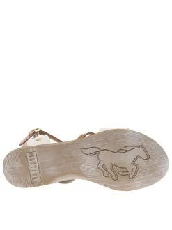 Nu-pieds blancs et marron avec une boucle à ardillon et des détails métalliques