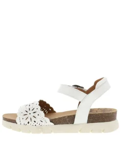Nu-pieds blancs à semelle à talon compensé bas et à boucle à ardillon