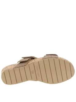 Nu-pieds camel à semelle compensé et une fermeture à boucle à ardillon