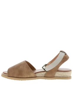 Nu-pieds camel à talon compensé bas avec une boucle à ardillon