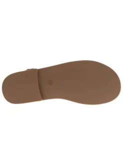 Nu-pieds caramel hauts en cuir avec un talon plat et une boucle à ardillon