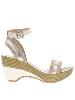 Nu-pieds dorés aspect métallisé avec boucle à ardillon et talon compensé haut