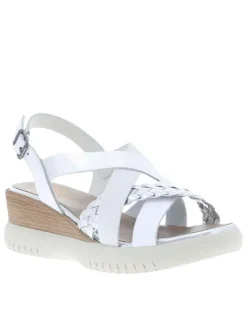 Nu-pieds en cuir blancs à semelle beige avec talon compensé et détails argentés
