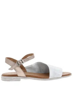 Nu-pieds en cuir blancs à semelle plate et à boucle à ardillon