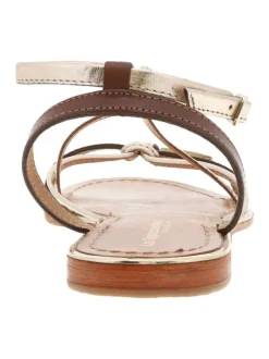 Nu-pieds en cuir doré et marron à boucle à ardillon et trépointe dorée vernie