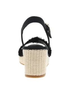 Nu-pieds en cuir noirs avec un talon compensé et une boucle à ardillon
