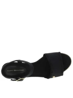 Nu-pieds en cuir noirs avec un talon compensé et une boucle à ardillon