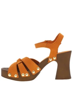 Nu-pieds en cuir nubuck orange avec boucle à ardillon et talon décroché haut