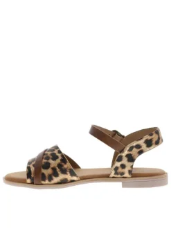 Nu-pieds léopard à semelle plate avec une fermeture à boucle à ardillon