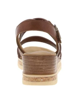 Nu-pieds marron à semelle compensé bas et à boucle à ardillon