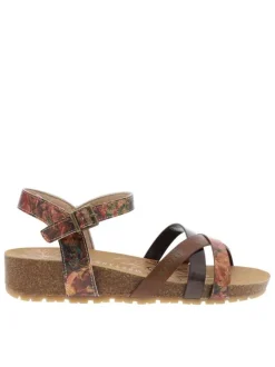 Nu-pieds marron à semelle compensée bas et à boucle à ardillon