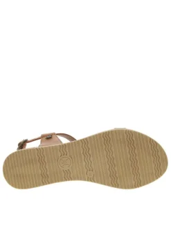 Nu-pieds marron à talon compensé bas avec boucle et détails métalliques