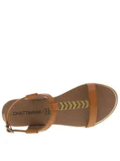 Nu-pieds marron à talon compensé bas avec boucle et détails métalliques