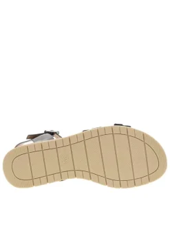 Nu-pieds noirs avec un talon compensé bas et une boucle à ardillon