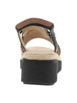 Nu-pieds noirs avec un talon compensé et fermeture à slip-on