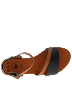 Nu-pieds noirs et camel à talon plat avec une boucle à ardillon