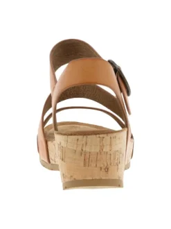 Nu-pieds simili cuir patiné beige à talon compensé haut aspect liège et boucle