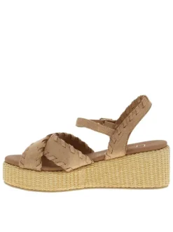 Nu-pieds taupe à talon semi-compensée avec une boucle à ardillon