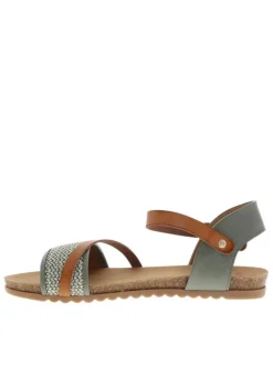 Nu-pieds vert à semelle plate et une fermeture à boucle à ardillon