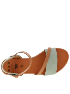 Nu-pieds verts à talon plat et fermeture avec une boucle à ardillon