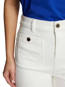 Pantacourt en coton écru uni avec passants pour ceinture et fermeture zippée