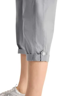 Pantacourt en coton gris uni avec une coupe droite muni de deux butons