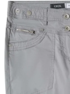 Pantacourt en coton gris uni avec une coupe droite muni de deux butons