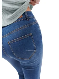 Pantacourt en coton mélangé indigo effet délavé avec une coupe slim