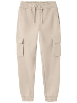 Pantalon beige uni avec une coupe slim et des poches latérales
