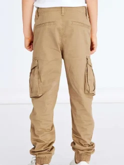 Pantalon cargo en coton camel uni avec une coupe slim et des poches