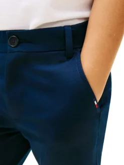 Pantalon chino en coton bleu à coupe slim pourvu de poches plaquées