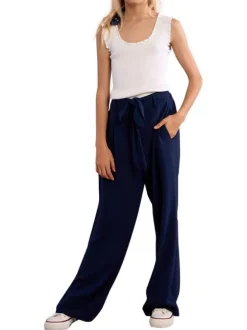 Pantalon marine uni pourvu d'une coupe droite et d'une taille intermédiaire