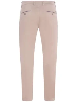 Pantalon beige avec une coupe chino