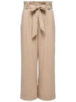 Pantalon beige uni fluide avec une coupe bootcut et une ceinture