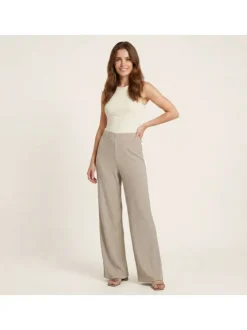 Pantalon beige uni pourvu d'une coupe large et d'une taille haute
