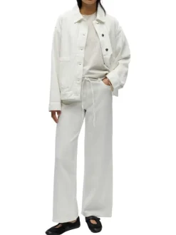 Pantalon blanc uni pourvu d'une coupe bootcut et de multiples poches