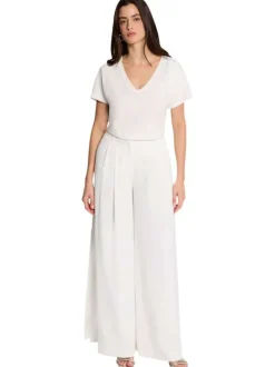 Pantalon blanc uni pourvu d'une coupe large et de détails plissés