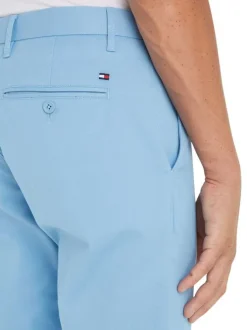 Pantalon Bleeker en coton bleu uni avec une coupe chino et des poches latérales