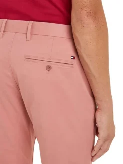 Pantalon Bleeker en coton rose uni avec une coupe chino et poches arrières