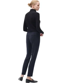 Pantalon bleu marine uni à coupe fuselée avec poches et fermeture zippée