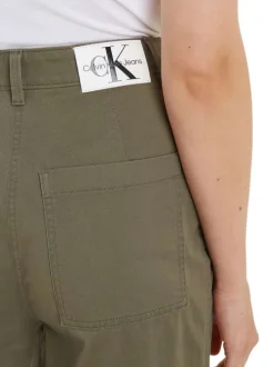 Pantalon cargo en coton kaki uni avec une coupe regular fit et une taille haute