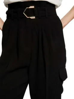 Pantalon Cargo noir uni avec une coupe ample, poches cargo et ceinture à boucle