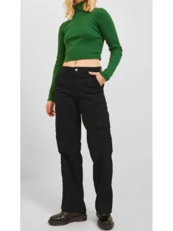 Pantalon Cargo noir uni avec une coupe regular fit et des poches arrières