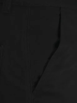 Pantalon Cargo noir uni avec une coupe regular fit et des poches arrières
