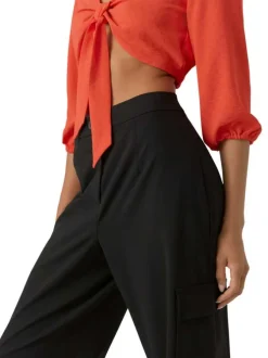 Pantalon chino avec une coupe regular fit et une taille intermédiaire