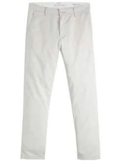 Pantalon chino beige à coupe slim pourvu du patch de la marque