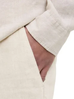 Pantalon chino beige en lin pourvu d'une taille élastiquée froncée