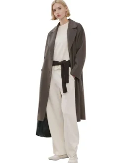 Pantalon chino beige uni avec une coupe droite et une taille élastiquée