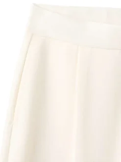 Pantalon chino beige uni avec une coupe droite et une taille élastiquée